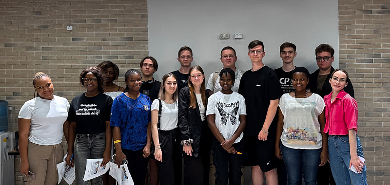 Conversation clubs and lectures on corporate culture: how do Alabuga Start participants pass their evenings